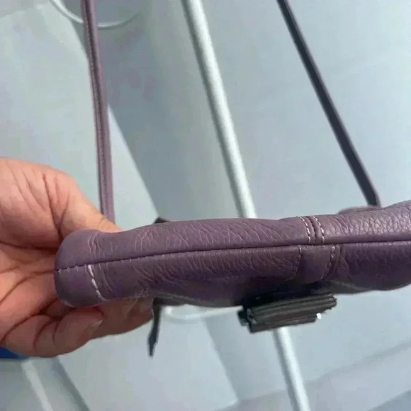 Tignanello Leather Crossbody Bag/Organizer. Lavender - Picture 9 of 11